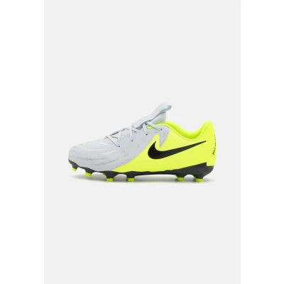 Abbildung von Nike Jr. Phantom GX 2 Academy MG Low Top jüngere/ältere Kinder Fußballschuh, Metallic Silver/Black Volt, 36.5 EU