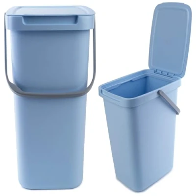 Abbildung von KADAX Abfallbehälter mit Deckel und Griff, Abfalleimer aus Plastik, Mülleimer für die Mülltrennung, Rechteckiger Abfallsammler Klappdeckel (Blau, 12L)