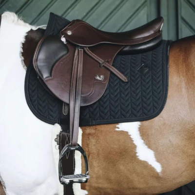 Abbildung von Kentucky Springsatteldecke Fishbone Schwarz Warmblut