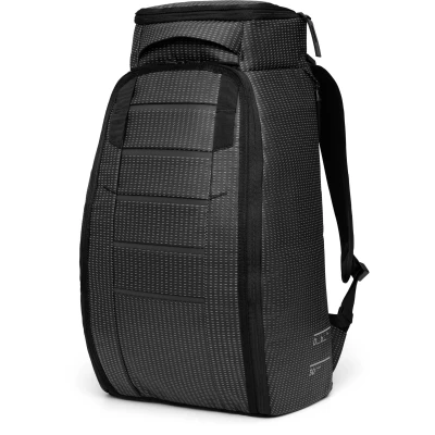 Abbildung von Db Journey Hugger Backpack in der Farbe Reflective Black,Größe: 50,5x 32x 24,5 cm, 30L, 1000176009701