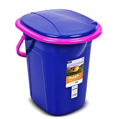 Abbildung von GreenBlue Campingtoilette GB320, mit Tragegriff / Toilettenpapierhalter und Auskipp Hilfe