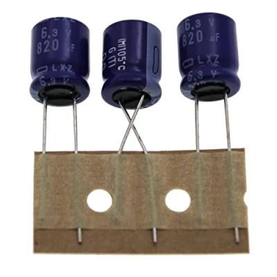 Abbildung von Elko Kondensator 20x radial 820µF 6,3V Elektrolytkondensator bis zu 105C 820uF Electrolytic Capacitor from United Chemi Con