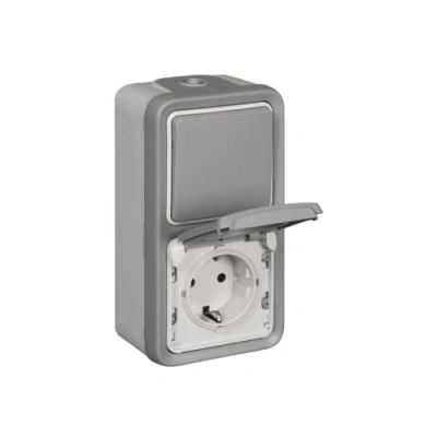 Abbildung von LEGRAND, Plexo Classic Feuchtraum Aufputz Universal Aus /Wechselschalter, 1 polig + Schutzkontakt Steckdose (SL), vertikal, IP55 IK07, grau, 069746