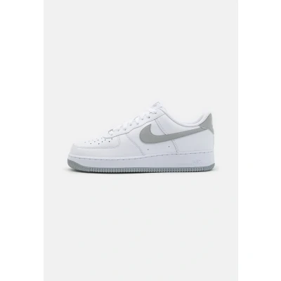 Abbildung von Nike Air Force 1 &#039;07FJ4146 100 Herren Schuhe, weiß grau (White/LT Smoke Grey White) Größe 39 EU, EU