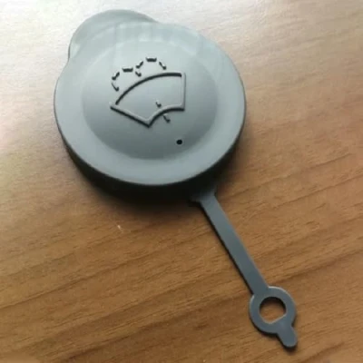 Abbildung von Deckel Für Wischwasserbehälter Kompatibel Mit Nissan Micra K13 2011 2012 2013 2014 2015 2016 Auto Scheibenwischer Waschflüssigkeitsbehälter Abdeckung 28913 1HA3A Wassertank Flaschendeckel