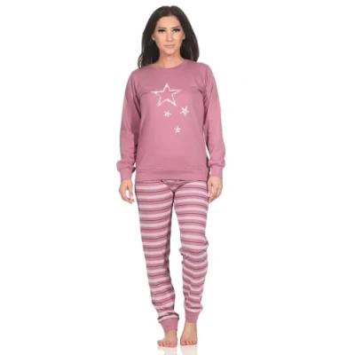 Abbildung von Normann Damen Langarm Schlafanzug Pyjama mit Bündchen in Sterne Optik, Farbe:Beere, Größe:40 42
