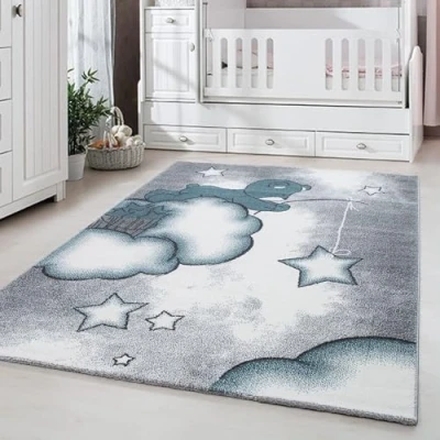 Abbildung von Carpetsale24 Kinderteppich Modern Bär Design Blau 200 x 290 cm Kurzflor Teppich Kinderzimmer Waschbarer Babyteppich Spielteppich für Junge und Mädchen Extra Weich Antiallergen Rechteckig