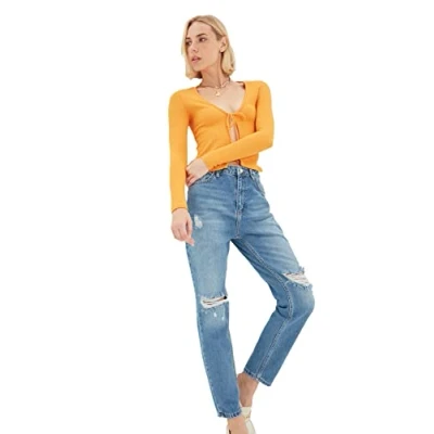 Abbildung von Trendyol, blauer gerissener detaillierter hohe Taille Momerjeans, blau, 34