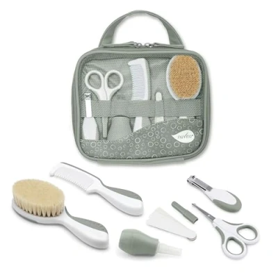 Abbildung von Nuvita 1146 Komplett Set zur Babypflege Badetaschen Schönheit für Neugeborene Nagel und Haarschere Ideal Kindergarten Reisen BPA frei EU Marke Sage Green