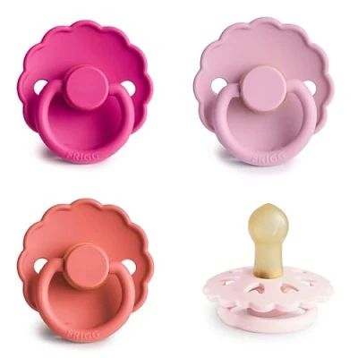 Abbildung von FRIGG Multipack Latex Schnuller 4&#039;er Packung Naturgummi/Naturkautschuk Hergestellt in Dänemark Symmetrischer Sauger Kirschform (Rosy Romance, Größe 1 (0 6 Monate))