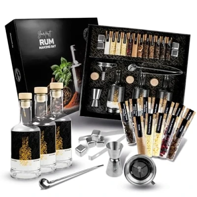 Abbildung von DIBYS Rum Selber Machen Set inkl. 12 natürlichen Botanicals &amp; Zubehör Probier als schönes Geschenk für Liebhaber Tasting DIY Baukasten mit 4 Rezepten