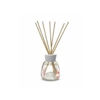 Abbildung von Yankee Candle Signature Diffusor mit Rattanstäbchen Pink Sands 100ml bis zu 10 Wochen Duft Recycelbare Verpackung Perfekte Geschenke für Frauen