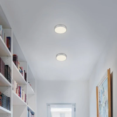 Abbildung von BRILONER LED Deckenlampe mit Sternendekor, Deckenleuchte rahmenlos, Aufbauleuchte, neutralweiße Farbtemperatur, Ø157 mm, silberfarbig