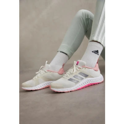 Abbildung von adidas Performance Everyset Trainingsschuh, Damen, Größe: 38, Chalk white/iron metallic/lucid pink Schuhe