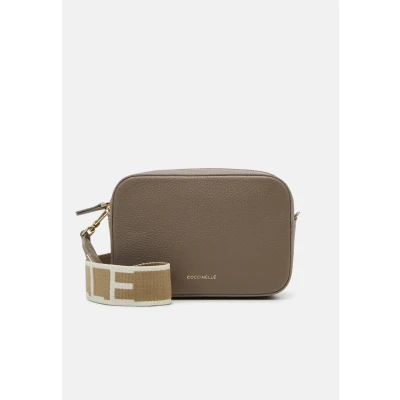 Abbildung von Coccinelle TEBE Umhängetasche, Damen, Größe: One Size, Warm taupe