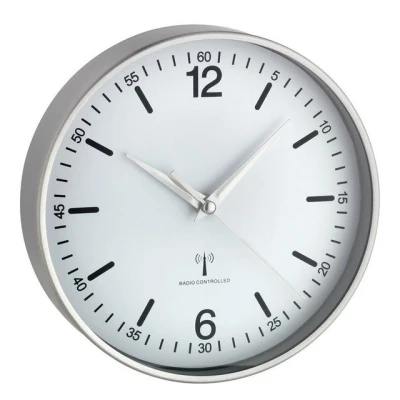 Abbildung von TFA Dostmann Analoge Funk Wanduhr, 60.3503, mit Aluminium Rahmen, Minutenangabe, Abdeckung aus Glas, weiß