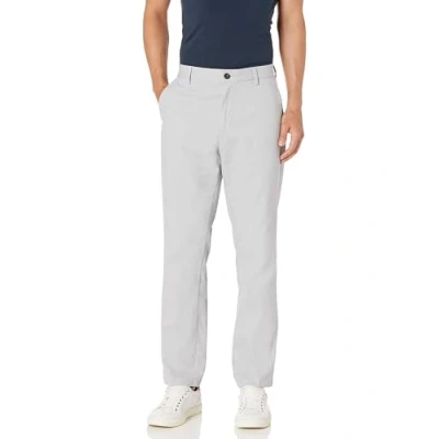 Abbildung von Amazon Essentials Herren Knitterfreie Flatfront Chinohose mit klassischer Schnitt (erhältlich in Big &amp; Tall), Hellgrau, 32W / 32L