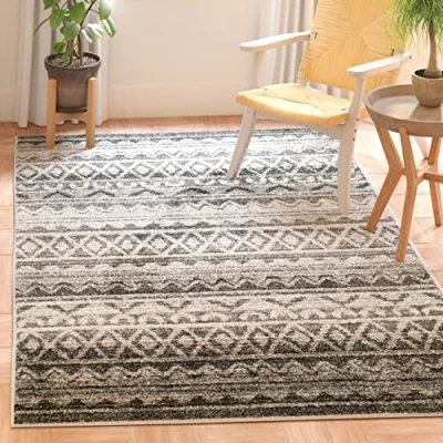 Abbildung von SAFAVIEH Zeitgenössische Teppich für Wohnzimmer, Esszimmer, Schlafzimmer Adirondack Collection, Kurzer Flor, Elfenbein und Kohle, 91 X 152 cm