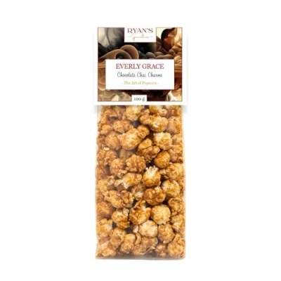 Abbildung von Everly Grace Popcorn Chocolate Chai Charme, 100 g Tüten mit Schokoladenextrakt und Gewürzen aus unserer Manufaktur in Augsburg, Deutschland