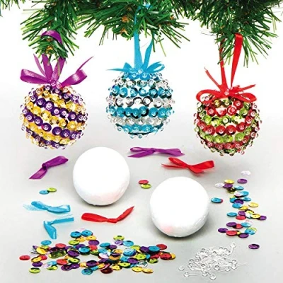 Abbildung von Baker Ross AX530 Paillettenkugel Dekorationen Bastelset für Kinder 3 Stück, Festliche Kreativsets und Bastelbedarf zum Basteln Dekorieren zur Weihnachtszeit, Durchsichtige