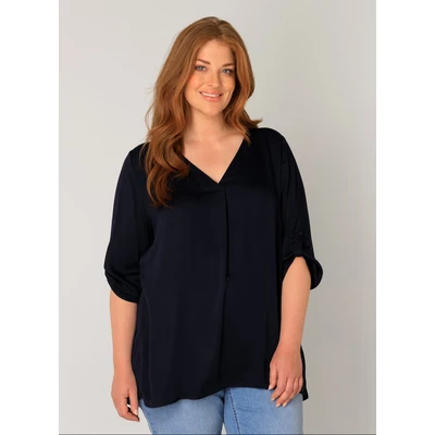 Abbildung von Base Level Curvy Shirtbluse &quot;Yanina&quot;, mit V Ausschnitt