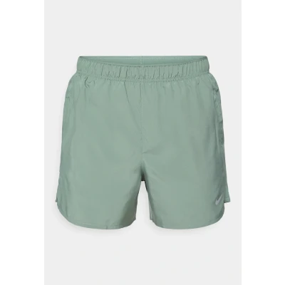 Abbildung von Nike Dri FIT Challenger 5 Inch Shorts Gr. L Grün 1000000041416