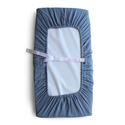 Abbildung von Mushie Waschbar Wickelauflagenbezug Wickelauflagehbezug 70x45 cm, Passend für Standard Wickelauflage Verstellbare Sicherheitsgurte (Tradewinds)