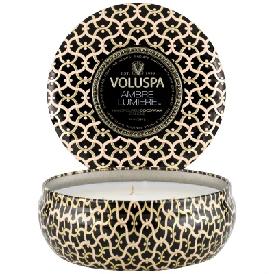 Abbildung von Voluspa Duftkerze Maison Noir Ambre Lumiere Scented Candle