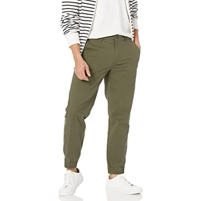 Abbildung von Amazon Essentials Herren Chino Jogginghose mit schmaler Passform, Olivgrün, S