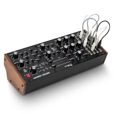 Abbildung von MOOG Labyrinth semimodularer parallelgenerativer Analogsynthesizer mit Dual Sequencer, Oszillatoren, VC Wavefolder, Filter, Patchbay