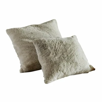 Abbildung von Loberon Kissenhülle 2er Set Newman, Zwei Größen, heimeliger Lodge Stil, weiches Fellimitat, beidseitig kuschelig, Kissenbezüge, Wohn Accessoires, Polyester, grau
