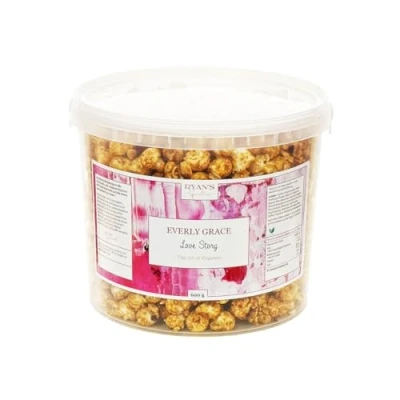 Abbildung von Everly Grace Popcorn Love Story, 600 g Popcorneimer mit Mandeln, Bourbon Vanille und Rosenblüten, handgemacht in Deutschland