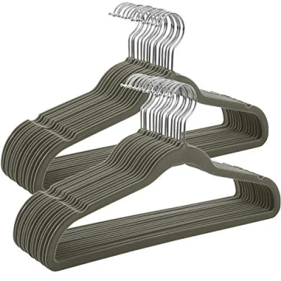 Abbildung von SONGMICS Kleiderbügel Samt, 30er Set, Bügel, Jackenbügel, 41,5 cm breit, Anzugbügel, dünn, gut belastbar, um 360 drehbarer Haken, für Mäntel, Hemden und Anzüge, grau CRF26V