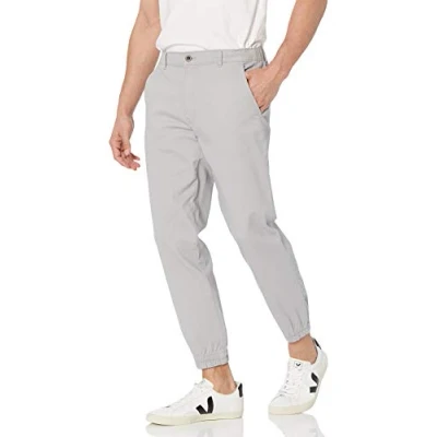 Abbildung von Amazon Essentials Herren Chino Jogginghose Mit Geradem Schnitt, Hellgrau, XXL