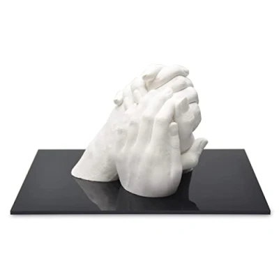 Abbildung von Lucky Hands® Family Abformset Trio 3D Familien Handabdruck DIY Set für 3 Erwachsenenhände Gipsabdruck Familie Auch Kinder und Jugendliche (Acrylsockel schwarz 20 x 30 0,5 cm)