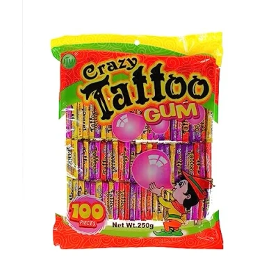 Abbildung von Kaugummi Tattoo 100 Stück 90er süßigkeiten mit Fruchtgeschmack bubble gum auf einem Tablett Wassertattoo