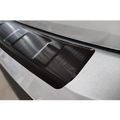 Abbildung von Ladekantenschutz aus Edelstahl in anthrazit mit 3D Abkantung passend für Skoda Enyaq iV ab 2021 AZ30000044