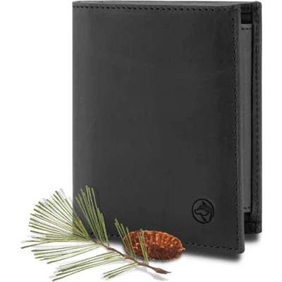 Abbildung von Wolfstrøm Geldbörse &#039;Svåla Classic&#039; Mini Portemonnaie Leder, Slim Wallet mit NFC Schutz (Geschenkbox, Made in Europe), Vollnarbenleder, Europe, Bis zu 11 Karten, Pull Up Fach