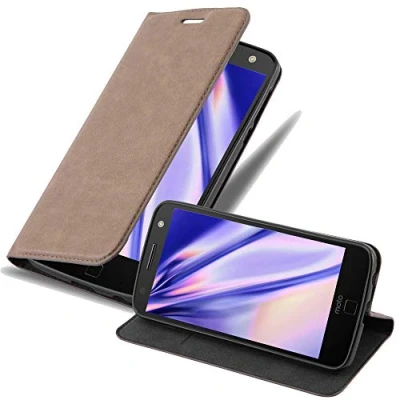Abbildung von Cadorabo Hülle kompatibel mit Motorola Moto Z2 aus Premium Kunst Leder Flip Klappbare Stoßfeste Magnetische [Standfunktion] [Kartenfächern] Cover für Tasche in Braun