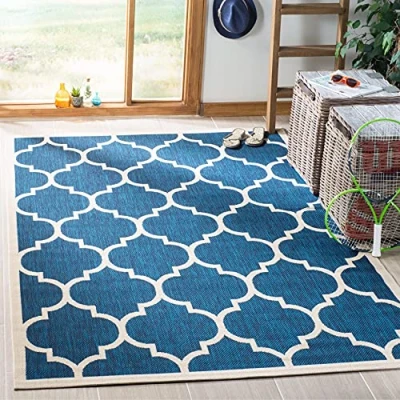 Abbildung von SAFAVIEH Geometrisch Teppich für Wohnzimmer, Esszimmer, Schlafzimmer Wasserdicht Courtyard Collection, Kurzer Flor, Marine und Beige, 79 X 152 cm