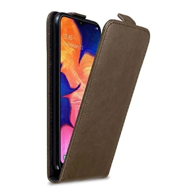 Abbildung von Cadorabo Hülle kompatibel mit Samsung Galaxy A10 / M10 Flip Design aus Premium Kunst Leder Klappbare Stoßfeste Magnetische Cover für Tasche in Braun