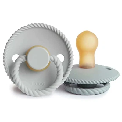 Abbildung von FRIGG Rope Schnuller 2 Packung Latex BPA Frei Hergestellt in Dänemark Symmetrischer Sauger Kirschform (French Gray/Silver Gray, Größe 1 (0 6 Monate))
