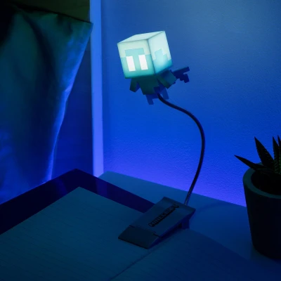 Abbildung von Paladone Minecraft Allay Buchleuchte zum Anklemmen, offiziell lizenziertes Leselicht, Clip Lampen Design mit flexiblem Kabel, Mob förmigem Kopf, 3 Lichtmodi, batteriebetrieben