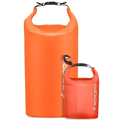 Abbildung von Spigen AquaShield WaterProof Dry Bag 20L + 2L A630, Sunset Orange, Backpacking, Beach activity, Camping, Canoeing, Kayaking, Water sport Universal, Thermoplastic polyurethane (TPU), Click buckle, IPX6