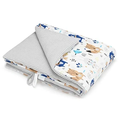 Abbildung von EliMeli BABYDECKE Kuscheldecke 100% Baumwolle Warme Baby Decke aus Waffelstoff mit Füllung Kinderwagendecke Geschenke für Junge und Mädchen (Grau Waldtiere)