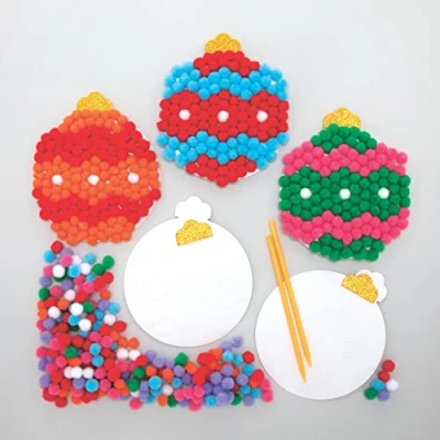 Abbildung von Baker Ross FC111 Weihnachtskugel Pom Bastelset 5er Pack, Selbstklebende Karte mit farbigen PomPoms zum Basteln für Kinder, Weihnachtsbastelaktivitäten
