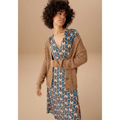 Abbildung von Aniston CASUAL Strickjacke, mit effektvollem Strickmuster durch Melange Garn