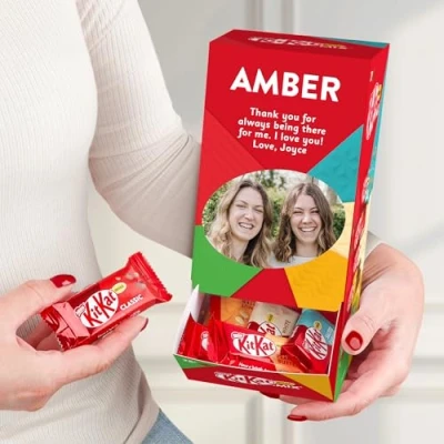 Abbildung von KitKat Mini Mix in personalisierter Box Genieße deine individuell gestaltete mit einer Vielfalt an köstlichen Geschmacksrichtungen. Personalisiertes Schokoladenglück! (KitKat)