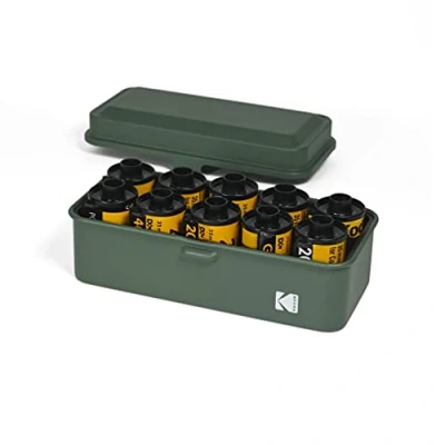 Abbildung von KODAK 120/135 Film Case Filmhülle für 8 Rollen mit 120 Filmen/10 35 mm Filmen Retro Stahlgehäuse zum Sortieren und Sichern von (Olive)(Film ist Nicht im Lieferumfang enthalten)