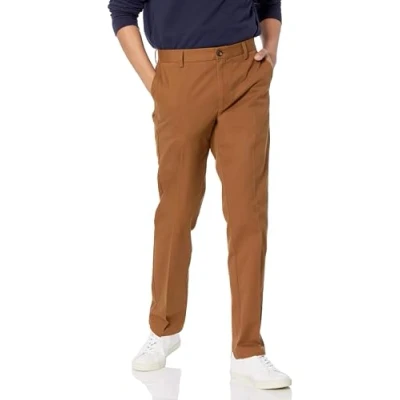Abbildung von Amazon Essentials Herren Knitterfreie Flatfront Chinohose in schmaler Passform, Dunkles Khakibraun, 31W / 32L